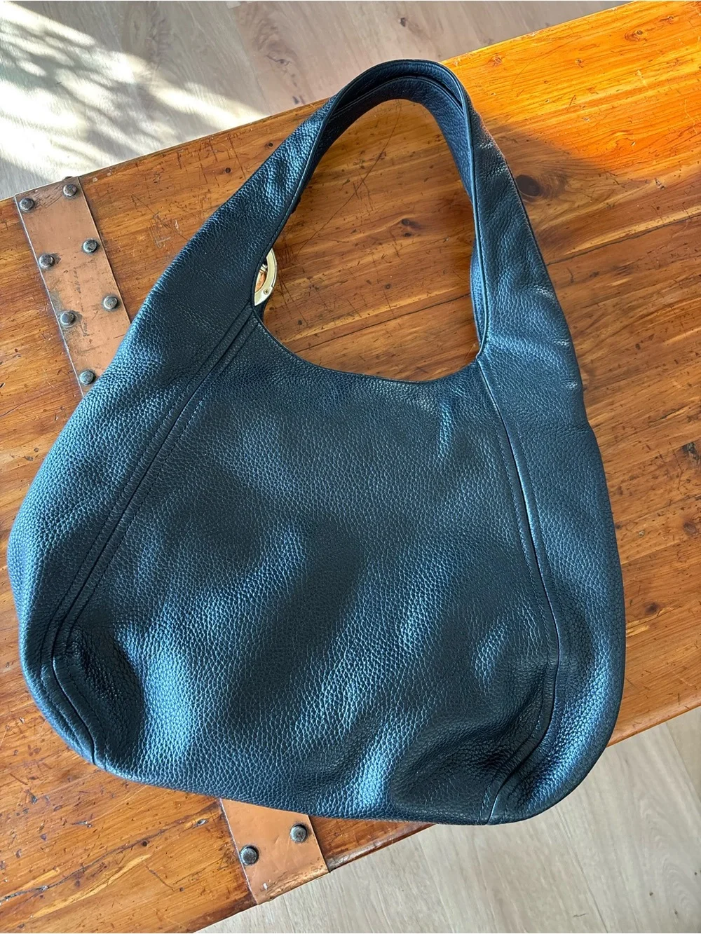 MICHAEL KORS Hobo Shoulder Bag, Pebbled Black Leather, Gold Tone Hardware EUC